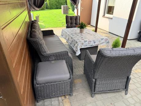 Komplet mebli z technorattanu z regulowanymi fotelami i podnoszonym stołem 145x85 Fiorento Dining - Antracite Polywoo