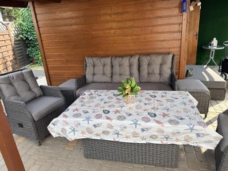 Komplet mebli z technorattanu z regulowanymi fotelami i podnoszonym stołem 145x85 Fiorento Dining - Antracite Polywoo