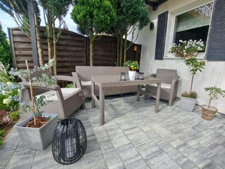 Komplet na taras z regulowanym stolikiem Corfu Set Lyon Max Cappuccino