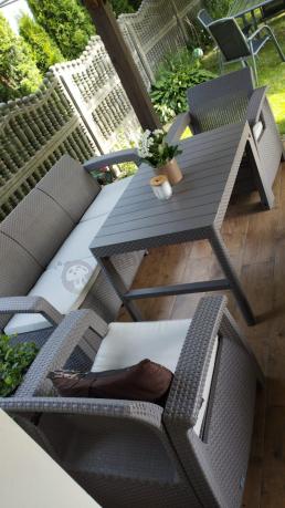 Komplet na taras z regulowanym stolikiem Corfu Set Lyon Max Cappuccino