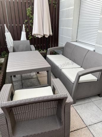 Komplet na taras z regulowanym stolikiem Corfu Set Lyon Max Cappuccino