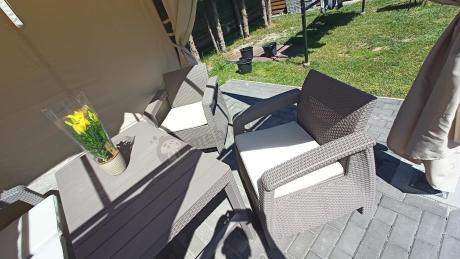Komplet na taras z regulowanym stolikiem Corfu Set Lyon Max Cappuccino