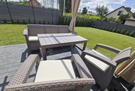 Komplet na taras z regulowanym stolikiem Corfu Set Lyon Max Cappuccino