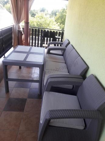 Komplet na taras z regulowanym stolikiem Corfu Set Lyon Max Cappuccino