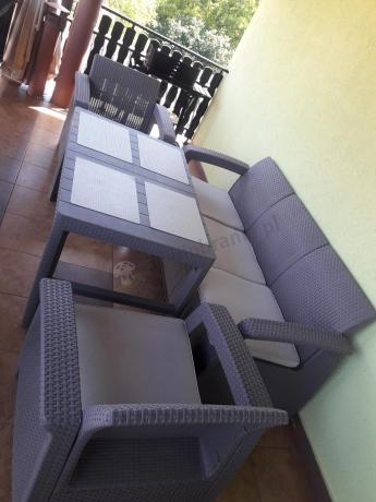 Komplet na taras z regulowanym stolikiem Corfu Set Lyon Max Cappuccino