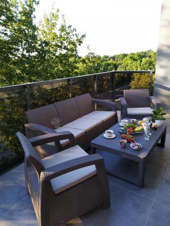 Komplet na taras z regulowanym stolikiem Corfu Set Lyon Max Cappuccino