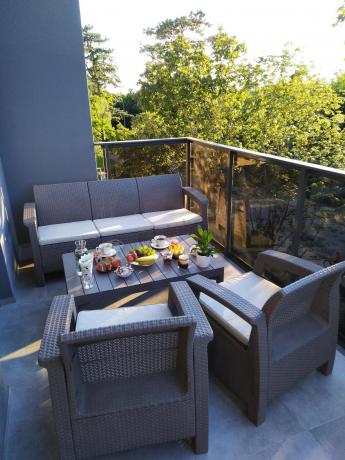Komplet na taras z regulowanym stolikiem Corfu Set Lyon Max Cappuccino