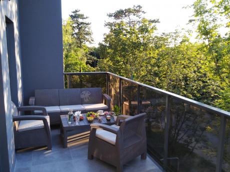 Komplet na taras z regulowanym stolikiem Corfu Set Lyon Max Cappuccino