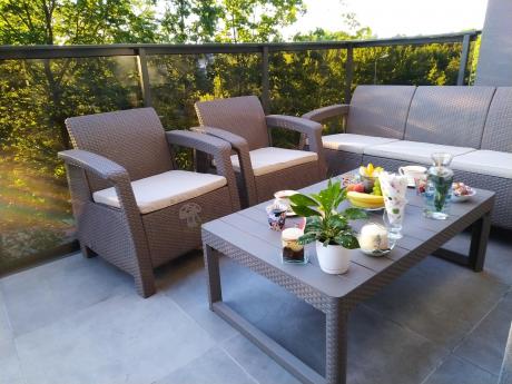 Komplet na taras z regulowanym stolikiem Corfu Set Lyon Max Cappuccino