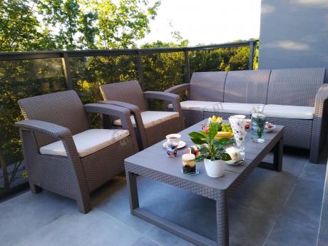 Komplet na taras z regulowanym stolikiem Corfu Set Lyon Max Cappuccino