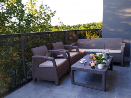 Komplet na taras z regulowanym stolikiem Corfu Set Lyon Max Cappuccino