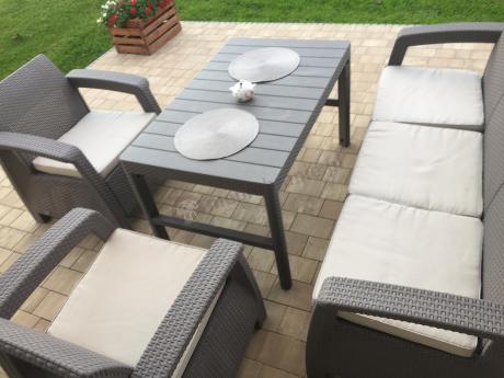 Komplet na taras z regulowanym stolikiem Corfu Set Lyon Max Cappuccino