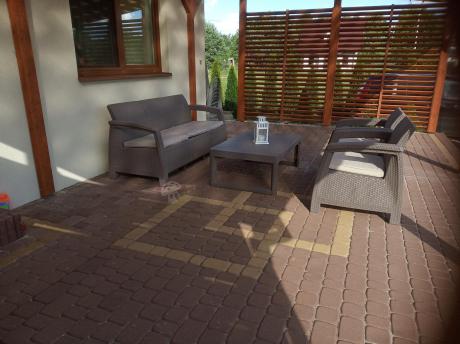 Komplet na taras z regulowanym stolikiem Corfu Set Lyon Max Cappuccino