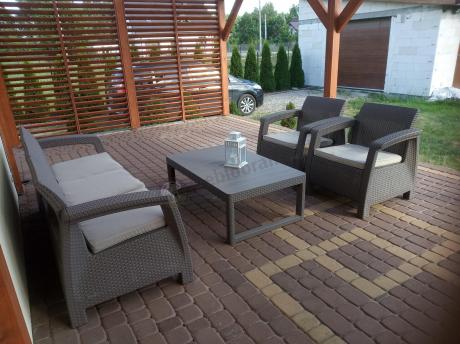 Komplet na taras z regulowanym stolikiem Corfu Set Lyon Max Cappuccino