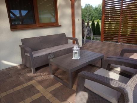 Komplet na taras z regulowanym stolikiem Corfu Set Lyon Max Cappuccino