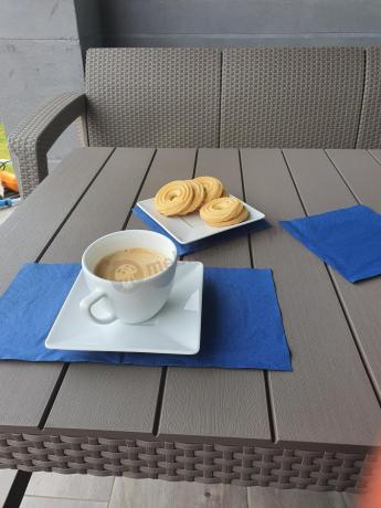 Komplet na taras z regulowanym stolikiem Corfu Set Lyon Max Cappuccino