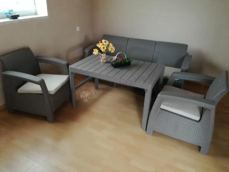 Komplet na taras z regulowanym stolikiem Corfu Set Lyon Max Cappuccino