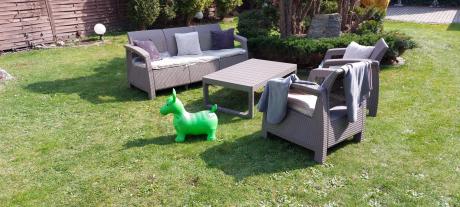 Komplet na taras z regulowanym stolikiem Corfu Set Lyon Max Cappuccino