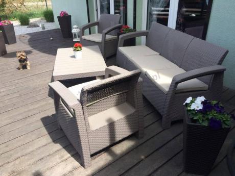 Komplet na taras z regulowanym stolikiem Corfu Set Lyon Max Cappuccino