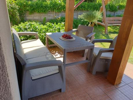 Komplet na taras z regulowanym stolikiem Corfu Set Lyon Max Cappuccino