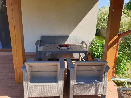 Komplet na taras z regulowanym stolikiem Corfu Set Lyon Max Cappuccino