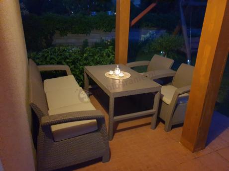 Komplet na taras z regulowanym stolikiem Corfu Set Lyon Max Cappuccino