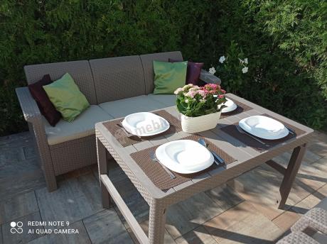 Komplet na taras z regulowanym stolikiem Corfu Set Lyon Max Cappuccino
