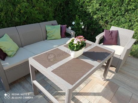 Komplet na taras z regulowanym stolikiem Corfu Set Lyon Max Cappuccino