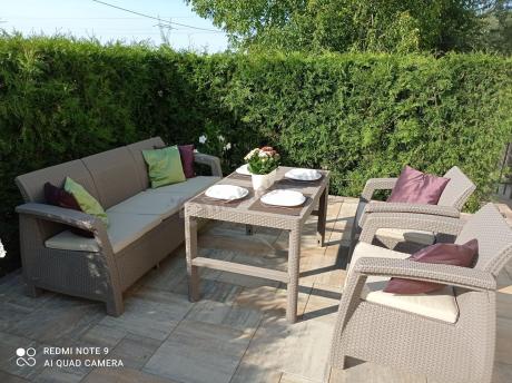 Komplet na taras z regulowanym stolikiem Corfu Set Lyon Max Cappuccino