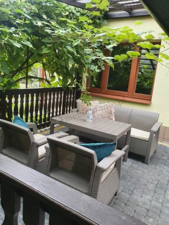 Komplet na taras z regulowanym stolikiem Corfu Set Lyon Max Cappuccino