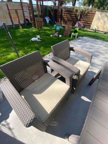 Komplet na taras z regulowanym stolikiem Corfu Set Lyon Max Cappuccino