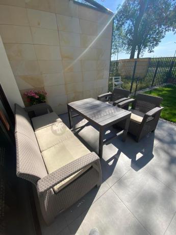 Komplet na taras z regulowanym stolikiem Corfu Set Lyon Max Cappuccino