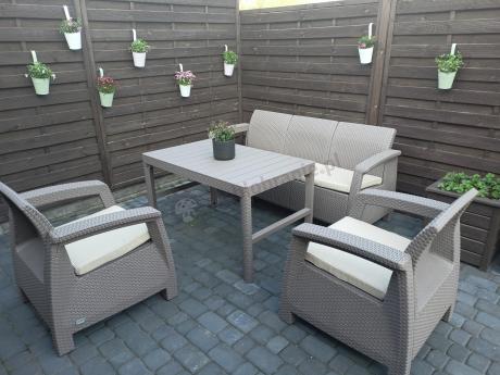 Komplet na taras z regulowanym stolikiem Corfu Set Lyon Max Cappuccino