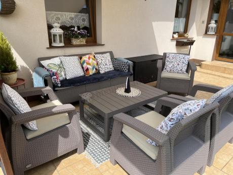Komplet na taras z regulowanym stolikiem Corfu Set Lyon Max Cappuccino