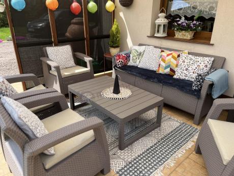 Komplet na taras z regulowanym stolikiem Corfu Set Lyon Max Cappuccino