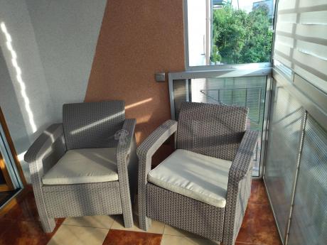 Komplet na taras z regulowanym stolikiem Corfu Set Lyon Max Cappuccino