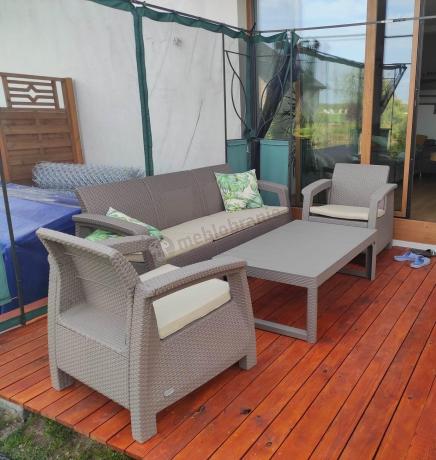 Komplet na taras z regulowanym stolikiem Corfu Set Lyon Max Cappuccino