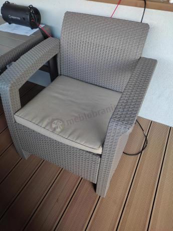 Komplet na taras z regulowanym stolikiem Corfu Set Lyon Max Cappuccino