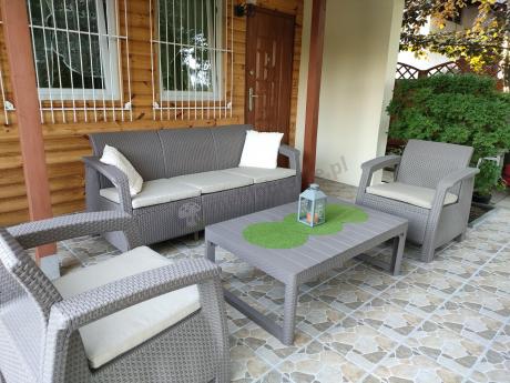 Komplet na taras z regulowanym stolikiem Corfu Set Lyon Max Cappuccino