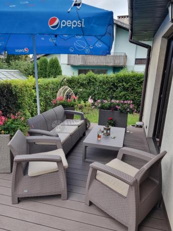 Komplet na taras z regulowanym stolikiem Corfu Set Lyon Max Cappuccino