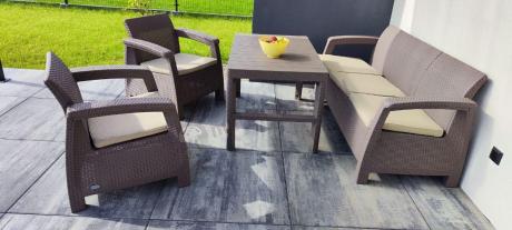Komplet na taras z regulowanym stolikiem Corfu Set Lyon Max Cappuccino