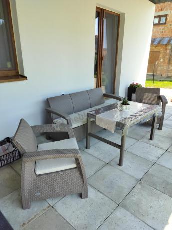 Komplet na taras z regulowanym stolikiem Corfu Set Lyon Max Cappuccino