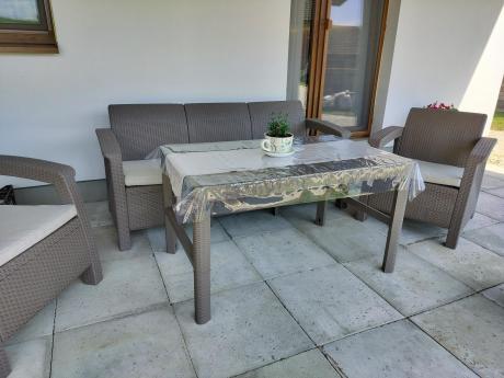 Komplet na taras z regulowanym stolikiem Corfu Set Lyon Max Cappuccino