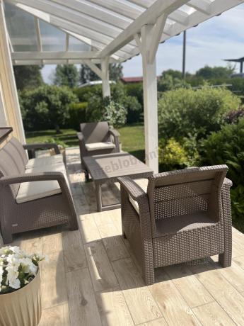 Komplet na taras z regulowanym stolikiem Corfu Set Lyon Max Cappuccino