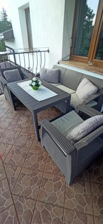 Komplet na taras z regulowanym stolikiem Corfu Set Lyon Max Cappuccino