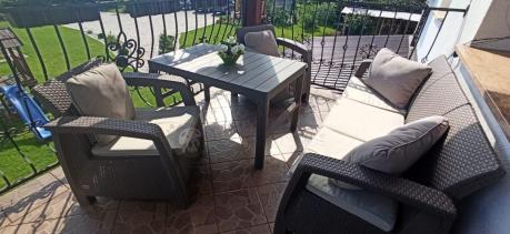 Komplet na taras z regulowanym stolikiem Corfu Set Lyon Max Cappuccino