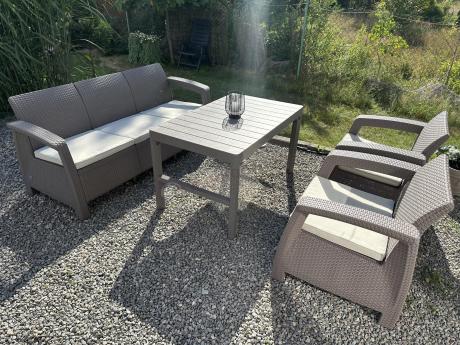 Komplet na taras z regulowanym stolikiem Corfu Set Lyon Max Cappuccino