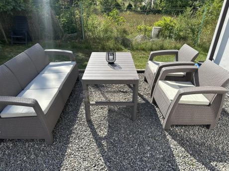 Komplet na taras z regulowanym stolikiem Corfu Set Lyon Max Cappuccino