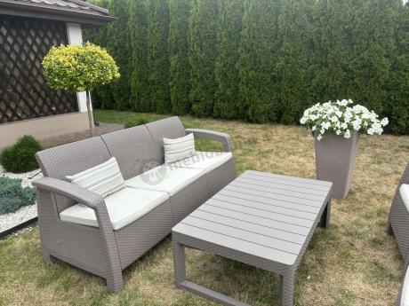 Komplet na taras z regulowanym stolikiem Corfu Set Lyon Max Cappuccino