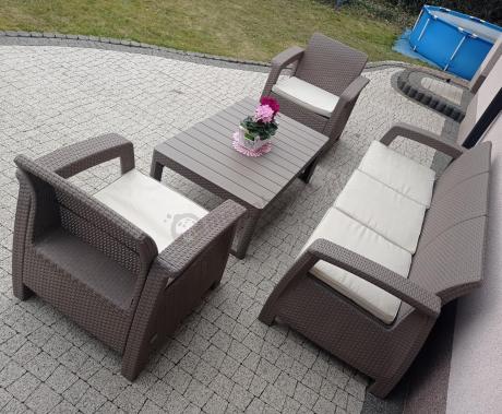 Komplet na taras z regulowanym stolikiem Corfu Set Lyon Max Cappuccino